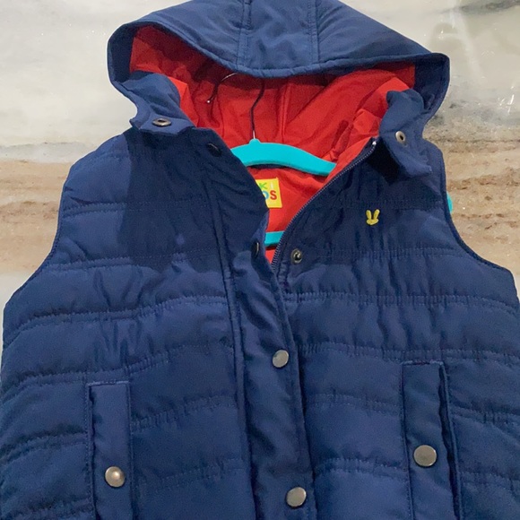 Arturo Calle navy and red vest - Picture 3 of 3